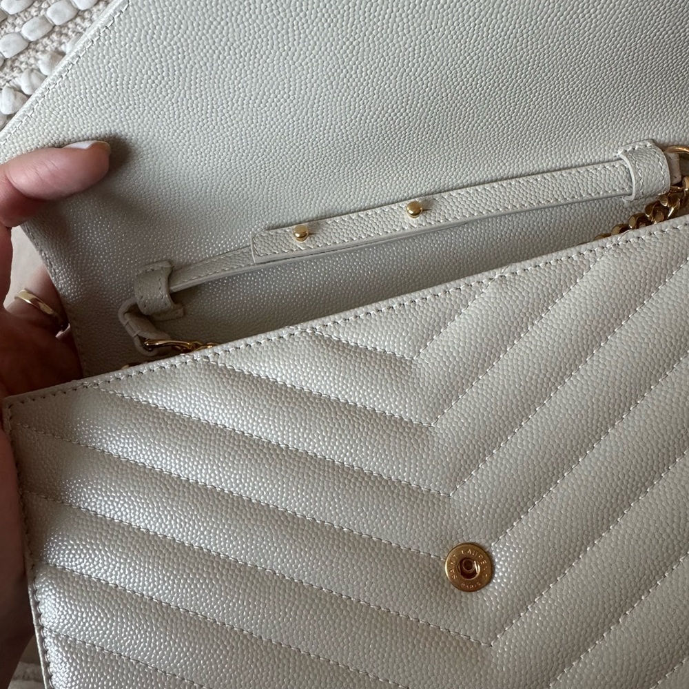 Saint Laurent Cream Quilted Chain Bag - Picture 2 of 8
